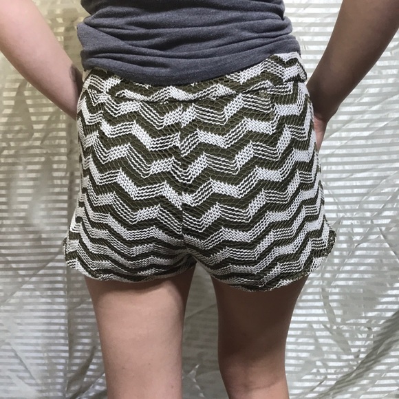 Anna Grace Crochet Chevron Boutique Shorts Pockets - Picture 2 of 8